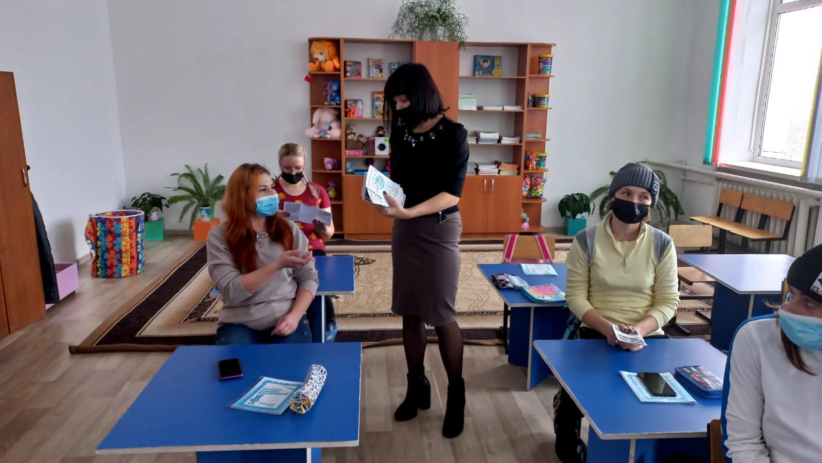 Беседа с родителями по профилактике жестокости и насилия, распространение памяток для родителей